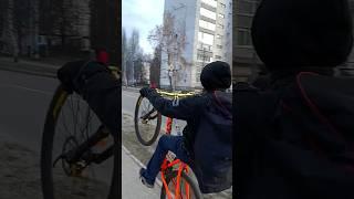 Покатушки на велосипедах с друзьямиСтант на велосипедах #активныйотдых #велоспорт#стант#покатушки