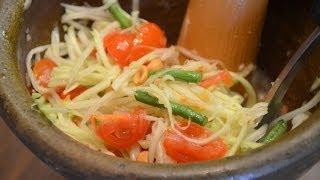 How to Make Thai Papaya Salad - Som Tum ส้มตำ Thai Food