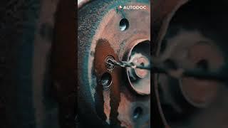 Как выкрутить шуруп лайфхак  AUTODOC #autodoc