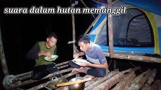 Camping di atas pondok makan di alam bebas