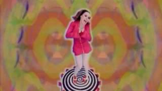 Deee-Lite - Groove Is In The Heart Official Video