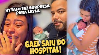 Layla ganha surpresa do hytalo e chora muito 