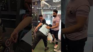 Izzat in Gym vs. Ghar #umangkatyal #shorts #youtubeshorts #paonkijutti