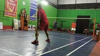 Partai Sengit KardiIni vs H RwSugengperebutan Piala Pocari 10 kaleng....GOR Kaisar..