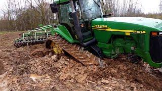 Tractor John Deere stuck in mud k700 sucked dirt