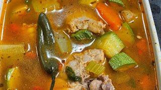 Caldo De Pollo Con Verduras Muy Nutritivo y Saludable Para Quitarnos El Frio.