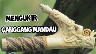 Proses membuat gagang Mandau Dayak Carving Handle Amazing