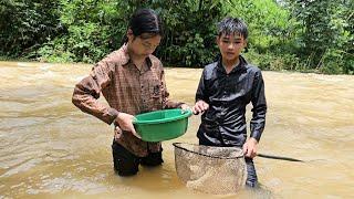 The homeless boy and the poor girl went to catch fish to cook - Homeless Boy