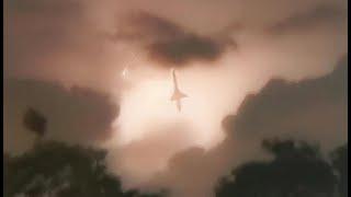 Video Misteri Keris Di Langit - Kris Object In The Sky During Thunderstorm