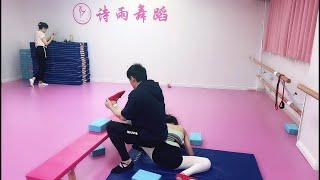 Daily training in Chinese dance school