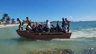 Embarcación de inmigrantes cubanos llega a popular playa de los Cayos de Florida