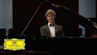 Jan Lisiecki – Chopin Nocturne Op. 62 No. 1 in B major Andante