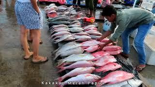 Jalan jalan di Pasar Ikan jembatan puri Kota Sorong