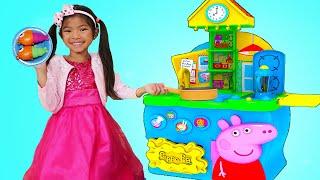 Emma Pretend Play con su Juego de Cocina de PEPPA PIG  Juguetes para Niños