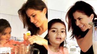 Alessandra Rosaldo y su hija Aitana preparan waffles juntas