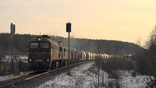 Тепловоз 2М62К-0600 с грузовым поездом  Diesel locomotive 2M62K-0600 with freight train