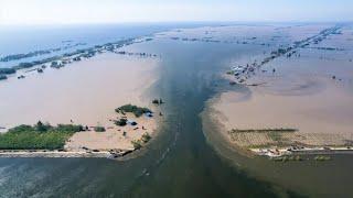 Chinas second largest lake bursts Villages under water as Dongting Lake breaches over 150 meters