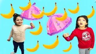 MASAL ÇOK ŞAŞKIN MUZ YAĞMURUNA YAKALANDILAR - Banana Rain - Comedy for Kids