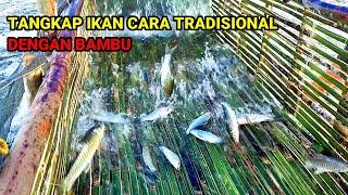 PERANGKAP IKAN DI TENGAH SUNGAI CARA TRADISIONAL MENANGKAP IKAN DI SUNGAI  JELAJAH NAGARI