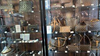 172024. Túi xách hàng hiệu đã qua sử dụng tại cửa hàng đồ cũ ở Nhật.Túi xách Gucci Chanel...kính