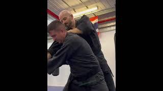 #SHORTS  HOW TO ESCAPE A CHOKE  INSIDE NINJUTSU