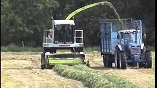 Claas 860 picking up silage 2003