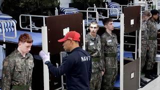 한국 해군 입대한 영국 대학생들 첫째날부터 단체 멘붕