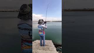 Tutorial paano isabit ang pain at alisin   SanaAll Angler  Salalah Oman.