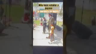 Niña  le contesta en inglés al payasito