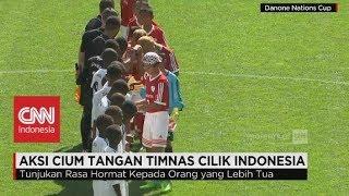 Aksi Cium Tangan Timnas Cilik Indonesia Menjadi Perhatian Dunia