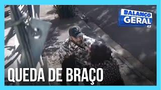 Idosa trava queda de braço com ladrão ao reagir à assalto