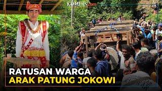 Detik-detik Warga NTT Arak Patung Jokowi Seberat 700 Kg ke Puncak Bukit