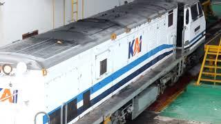 LOKOMOTIF CC204 LIVERY DUA GARIS BIRU