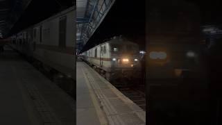 19019 Bandra Haridwar Express arriving Vasai Road at 1 AM #shorts #shortsfeed2024