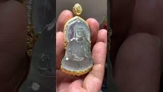 18k diamond inlaid traditional Eastern craftsmanship statue and a comfortable pendant for viewing