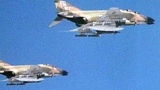 F-4 Phantoms & Vietnamese MiG-21s Face Off in Aerial Dogfight