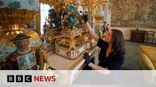 Take a look behind Buckingham Palaces famous balcony  BBC News