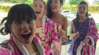 Joy Joy Cinthia Cruz Raissa Chaddad Julia Oliver and Livia Inhudes singing.