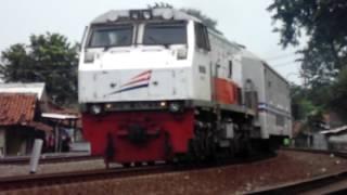 Kereta Api Menoreh Livery Indah