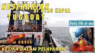 Keseharian pelaut di atas kapal tugboat ketika sedang dalam pelayaran  Daily life at sea