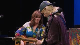 Suzy Bogguss - It All Falls Down LIVE on Mountain Stage