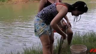 Beautiful Girl Fishing Amazing Fishing at Battambang How To catch fish by hand59