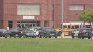 Arlingtons Bowie High School on lockdown after on-campus shooting dismissal delayed