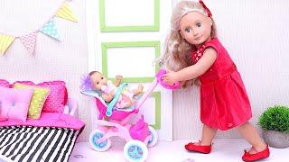 Mama doll cares for the baby Play Dolls Collection of family routine stories for toddlers