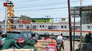 Perlintasan Kereta Api KRL Bogor Stasiun Cilebut