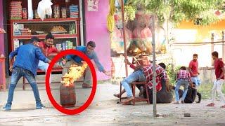 बाप रे ऐसा कौन करता है बाबा गैस सिलेंडर में आग लगा दे रहा है #diwaliSpecial #Prank #Allahabad