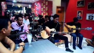 Captain Jack - Berbeda Adalah Pilihan acoustic version -at Mars Radiance Denpasar Bali