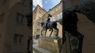 Лицар на коні в центрі Штутгарту Old Castle - Stuttgart #ivanlife #stuttgart #germany #travel