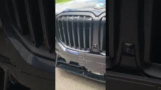 Active Grilles open on the 2024 BMW X7 xDrive40i Tanzanite Blue Metallic