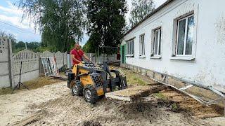 Нас обокрали Разбили отмостку вокруг дома. Строители привезли инструмент. Скоро новая стройка.